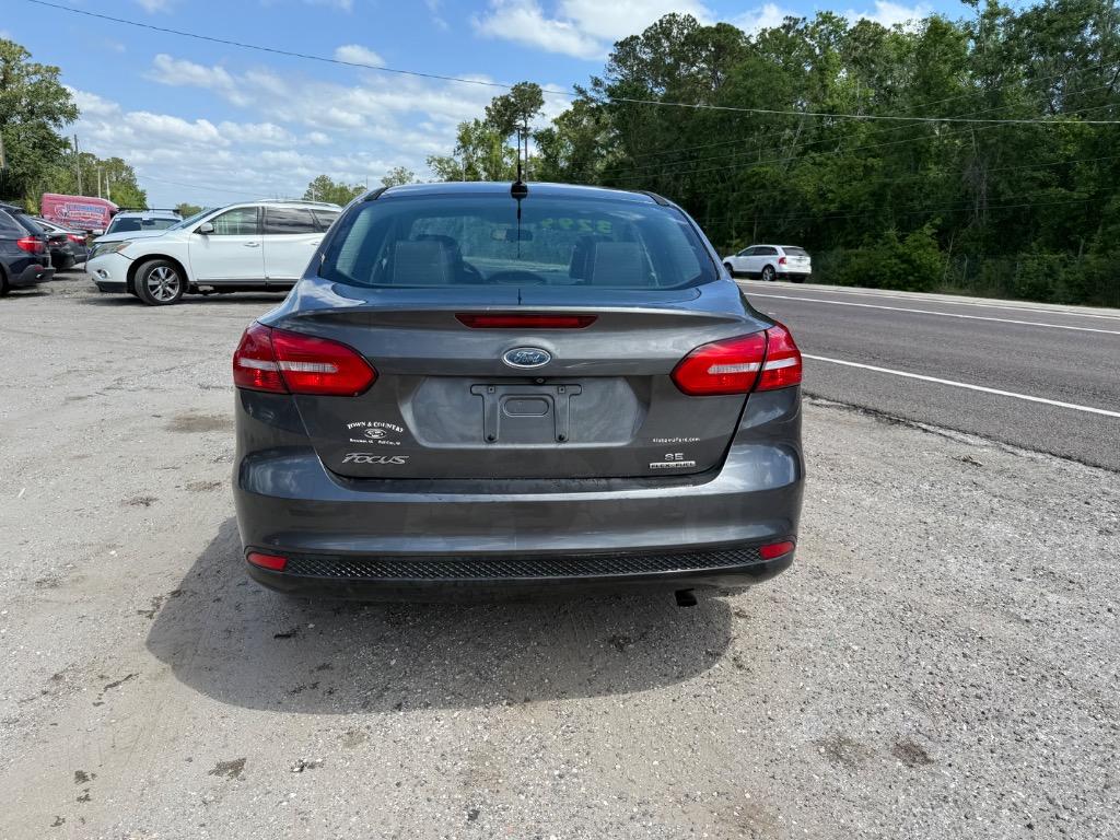 2015 Ford Focus SE photo
