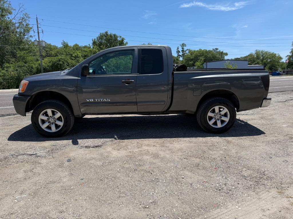 2009 Nissan Titan LE photo