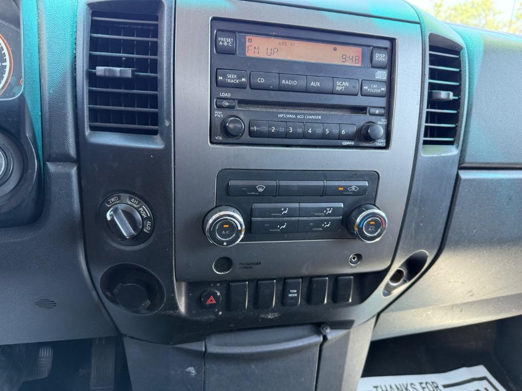 2009 Nissan Titan LE photo