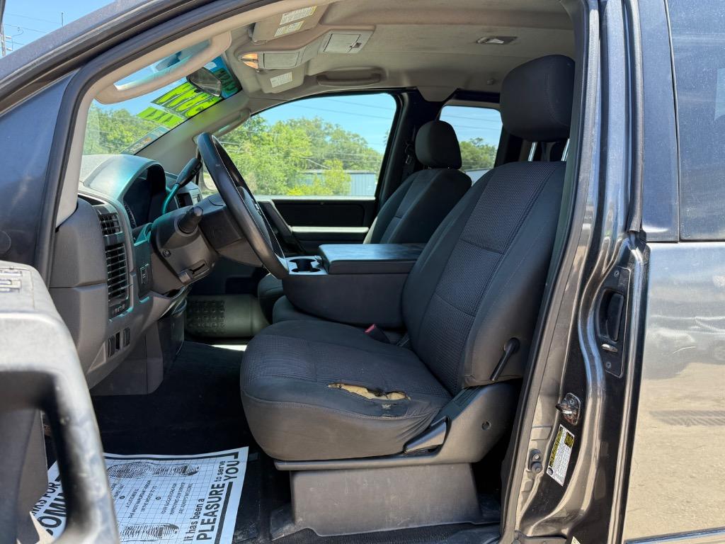 2009 Nissan Titan LE photo