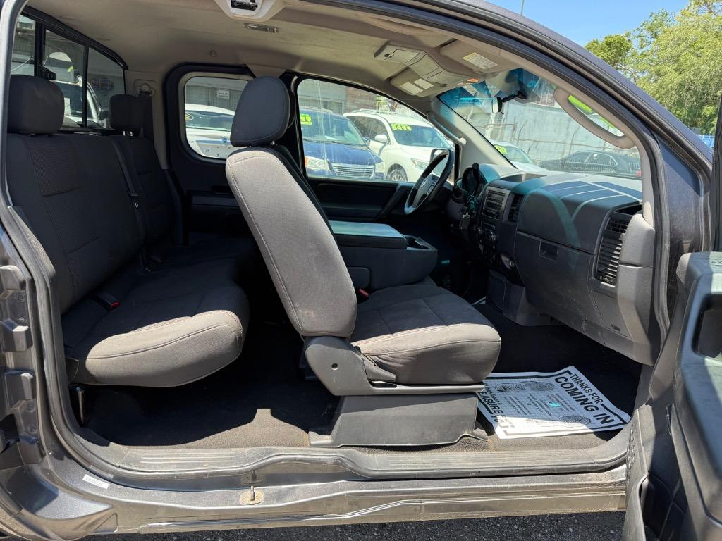 2009 Nissan Titan LE photo
