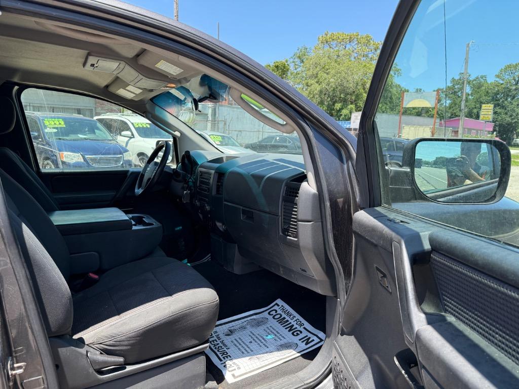 2009 Nissan Titan LE photo