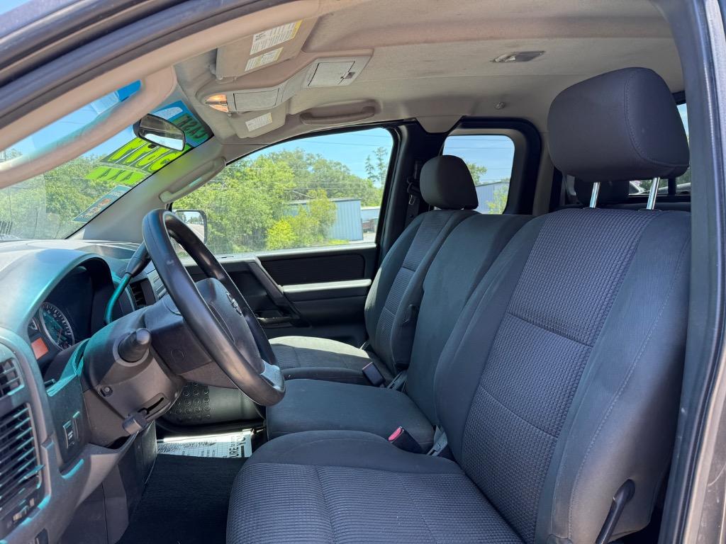 2009 Nissan Titan LE photo