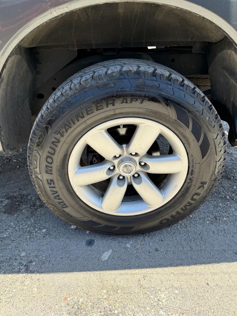 2009 Nissan Titan LE photo