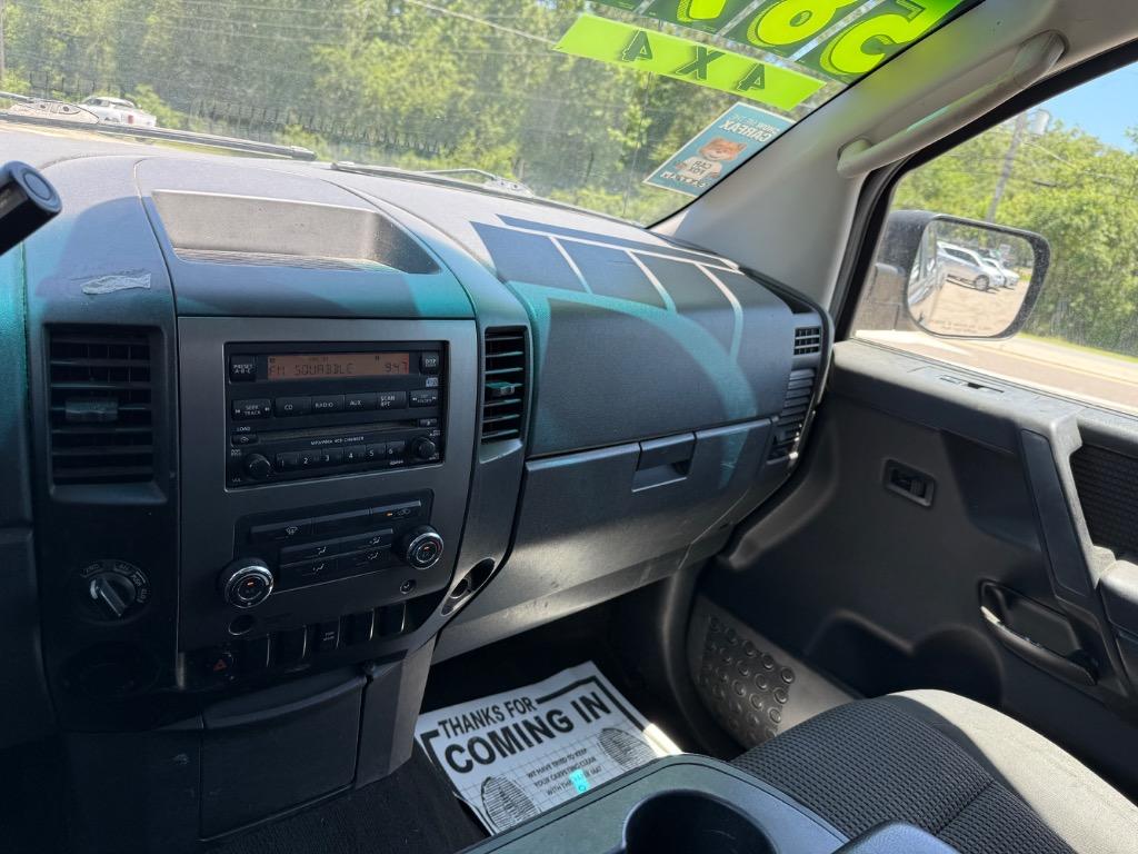 2009 Nissan Titan LE photo
