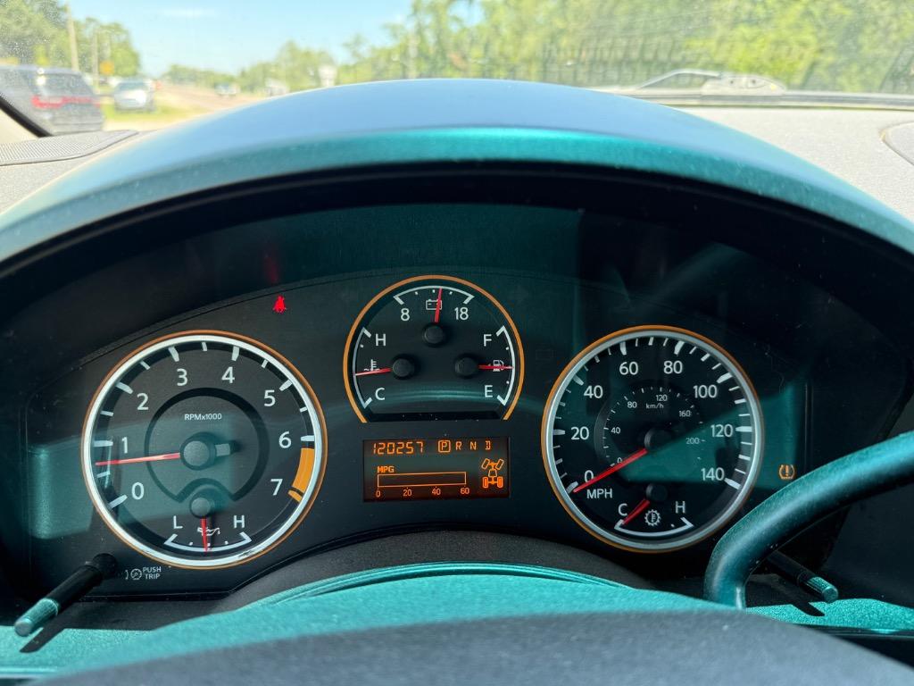 2009 Nissan Titan LE photo