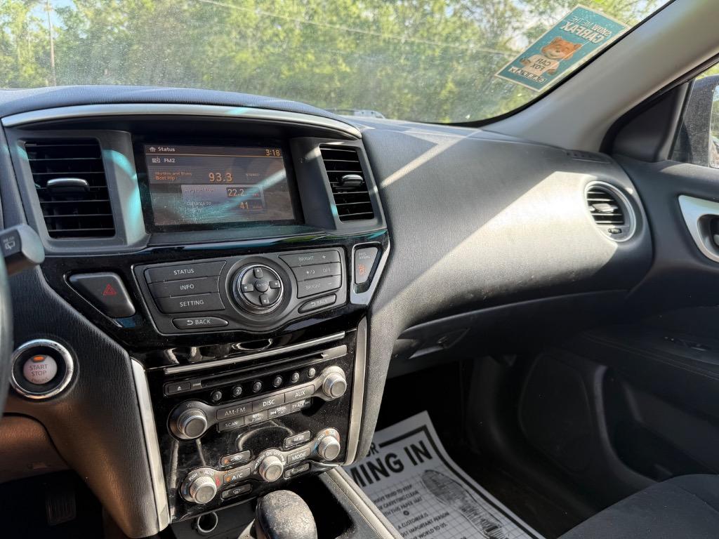 2014 Nissan Pathfinder S photo