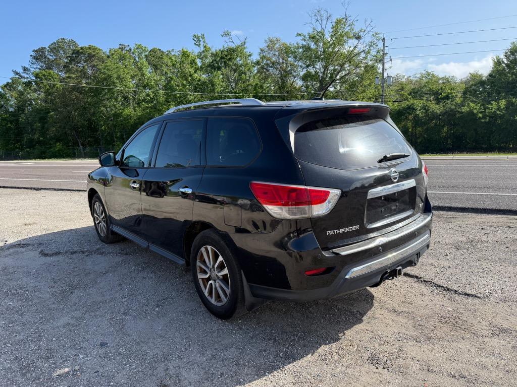 2014 Nissan Pathfinder S photo