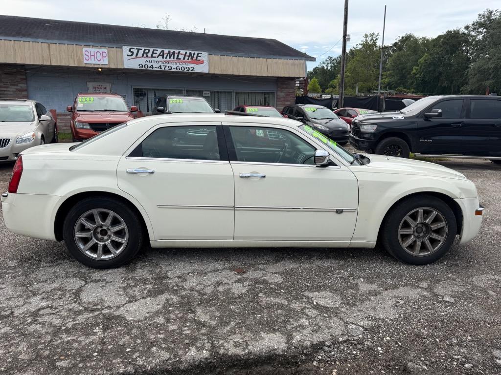 2008 Chrysler 300 - $2,799