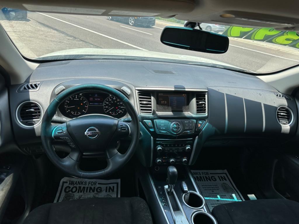 2016 Nissan Pathfinder Platinum photo