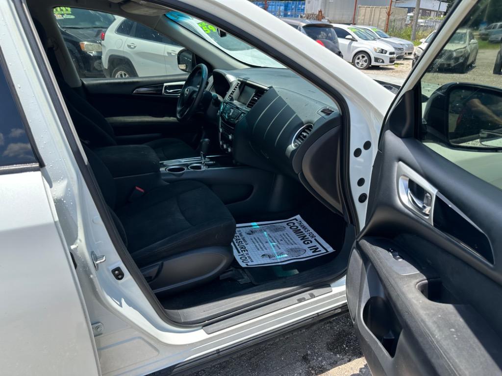 2016 Nissan Pathfinder Platinum photo