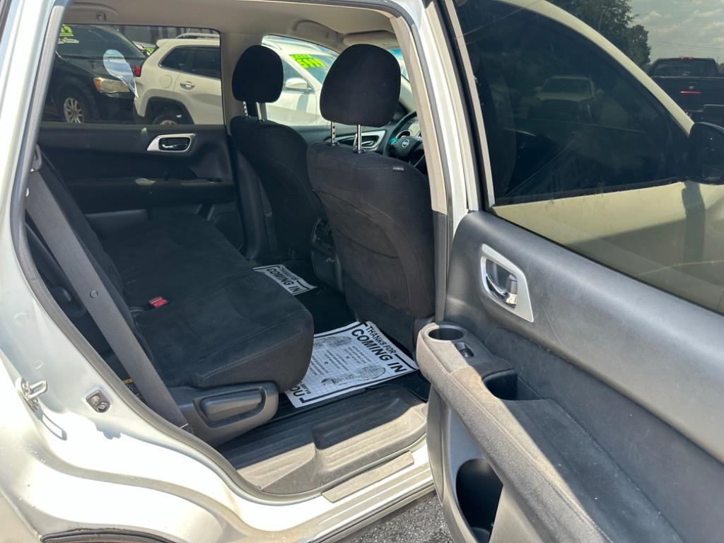 2016 Nissan Pathfinder Platinum photo