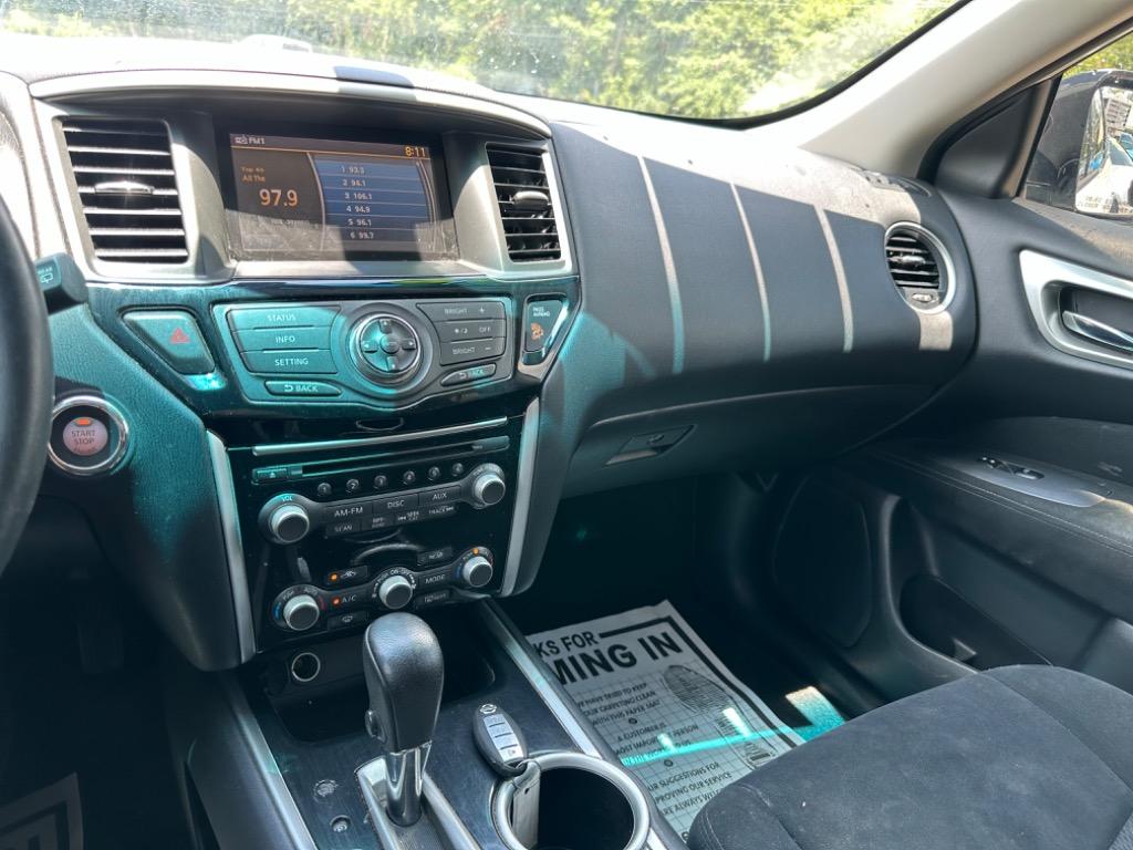 2016 Nissan Pathfinder Platinum photo