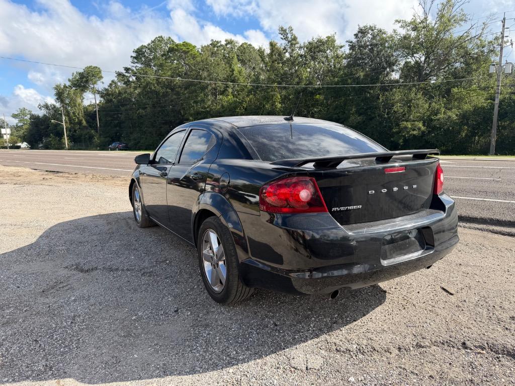 2013 Dodge Avenger - $2,199