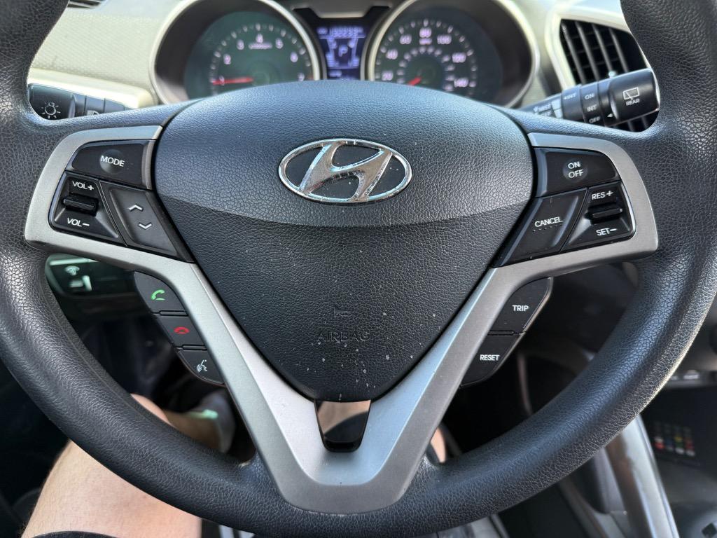 2013 Hyundai Veloster photo