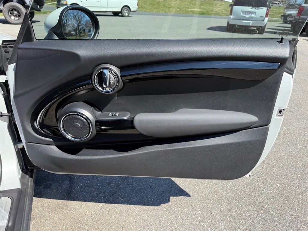 2019 MINI Cooper S photo