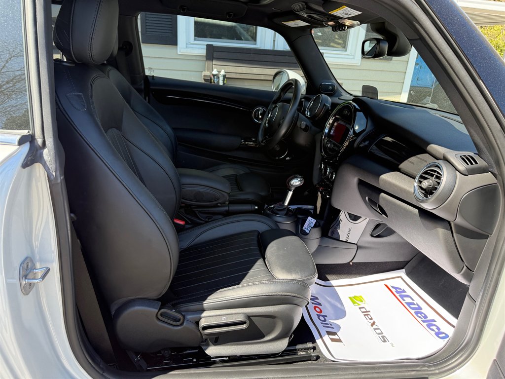 2019 MINI Cooper S photo