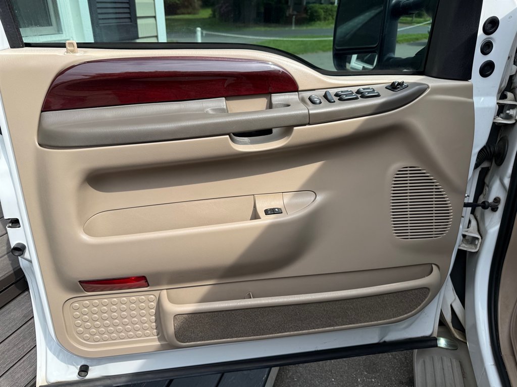 2003 Ford Excursion Eddie Bauer photo