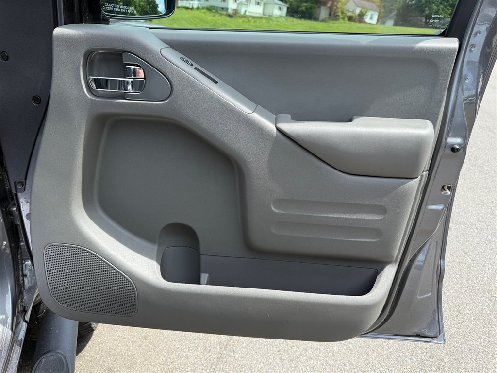 2021 Nissan Frontier SV Midnight photo