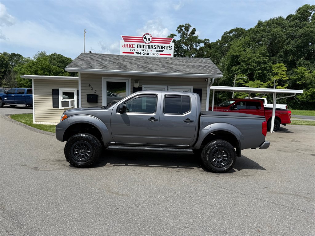 2021 Nissan Frontier SV Midnight photo