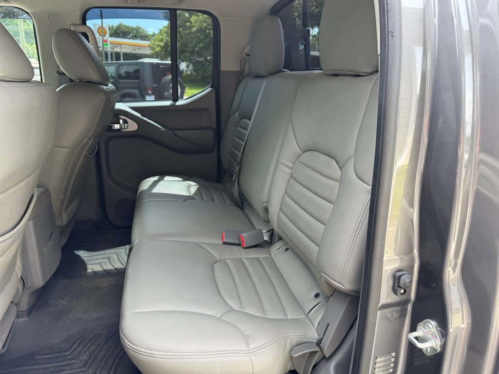 2021 Nissan Frontier SV Midnight photo