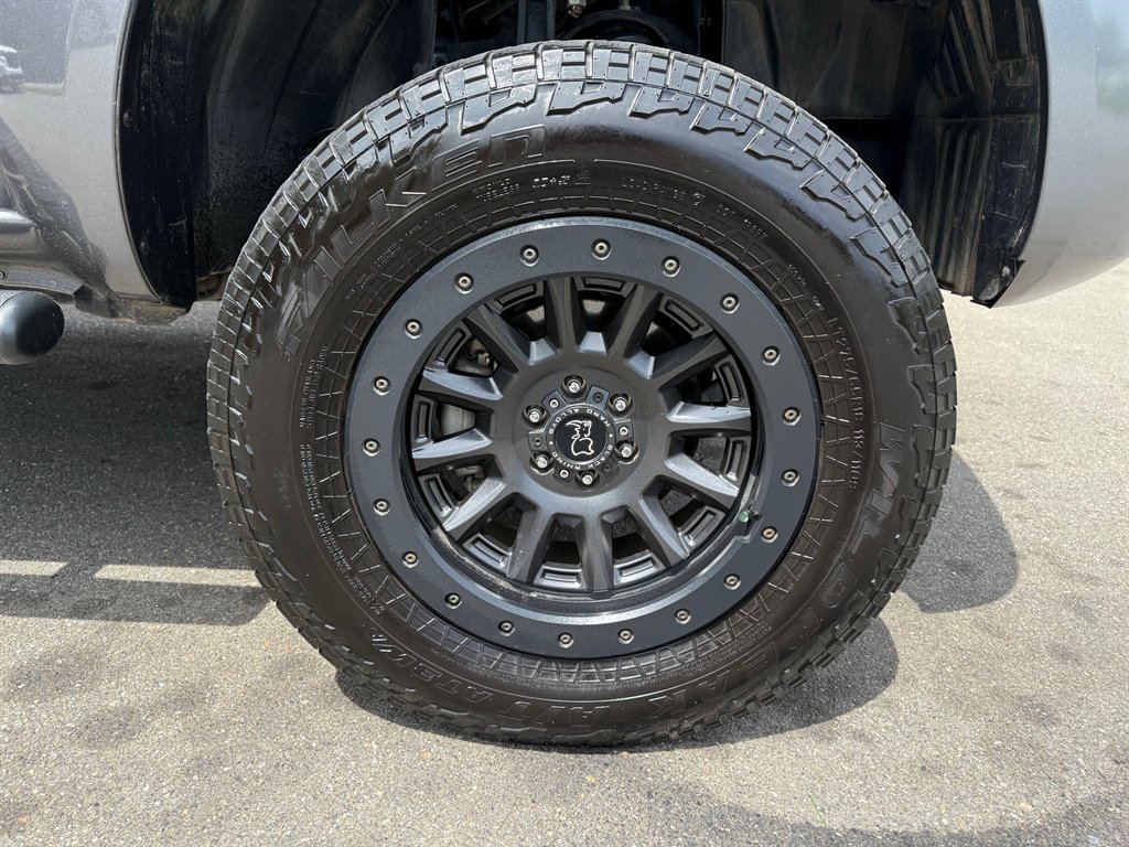 2021 Nissan Frontier SV Midnight photo