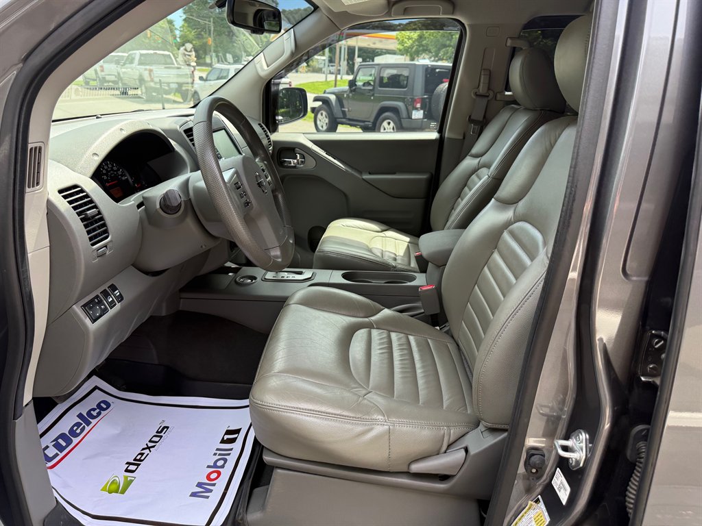 2021 Nissan Frontier SV Midnight photo
