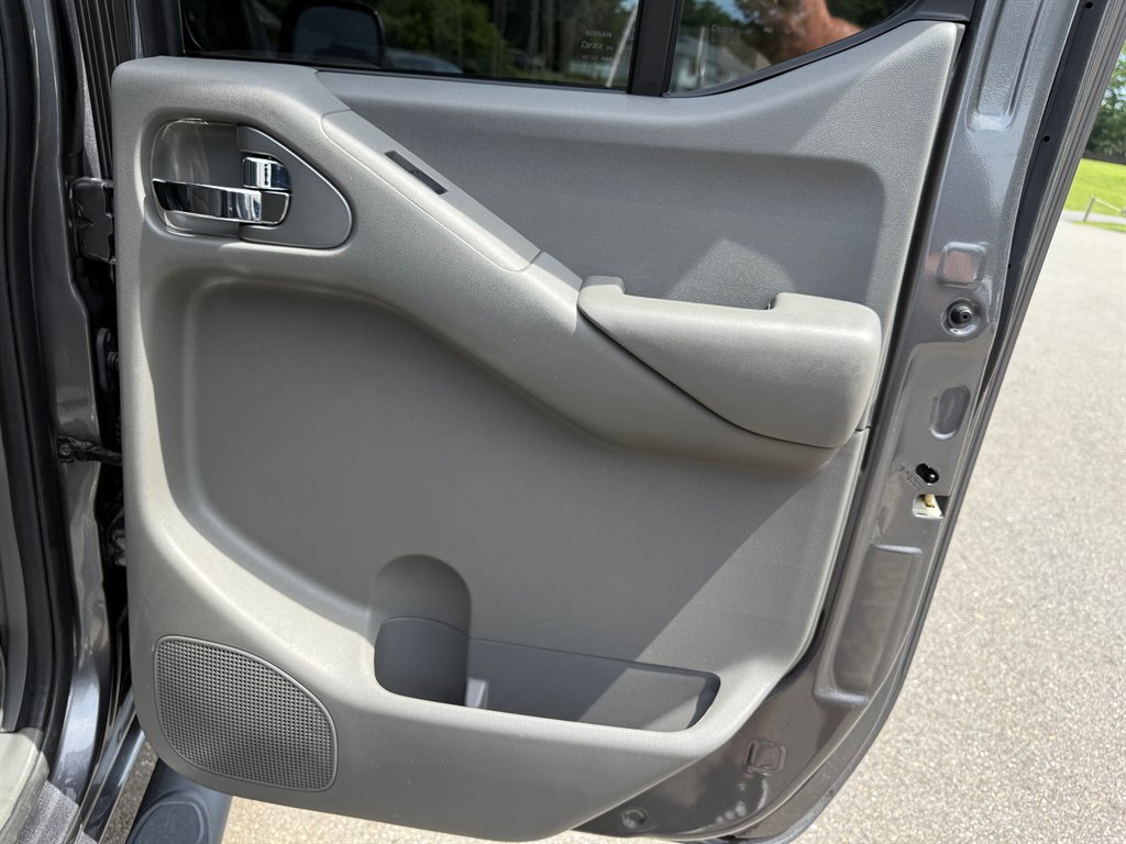 2021 Nissan Frontier SV Midnight photo