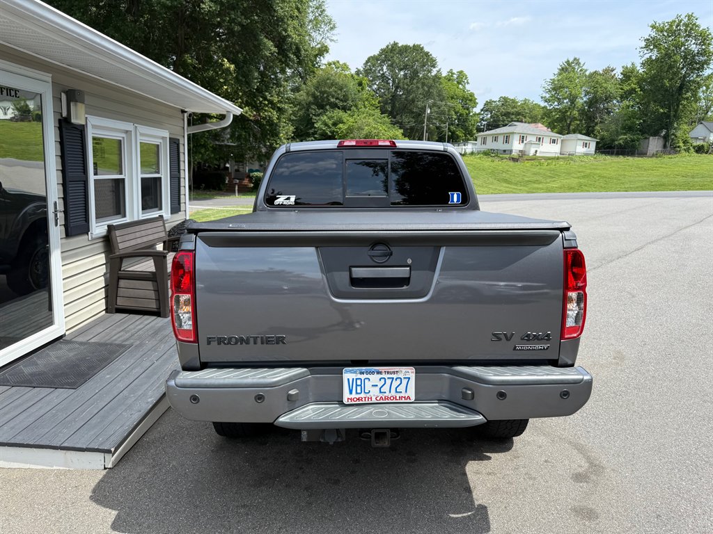 2021 Nissan Frontier SV Midnight photo