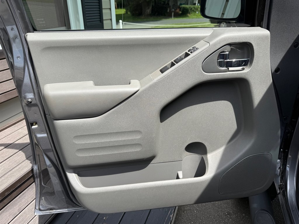 2021 Nissan Frontier SV Midnight photo