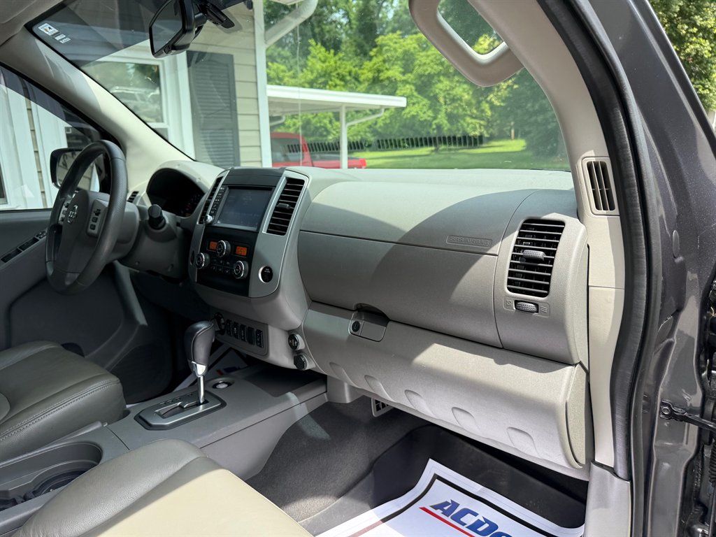 2021 Nissan Frontier SV Midnight photo