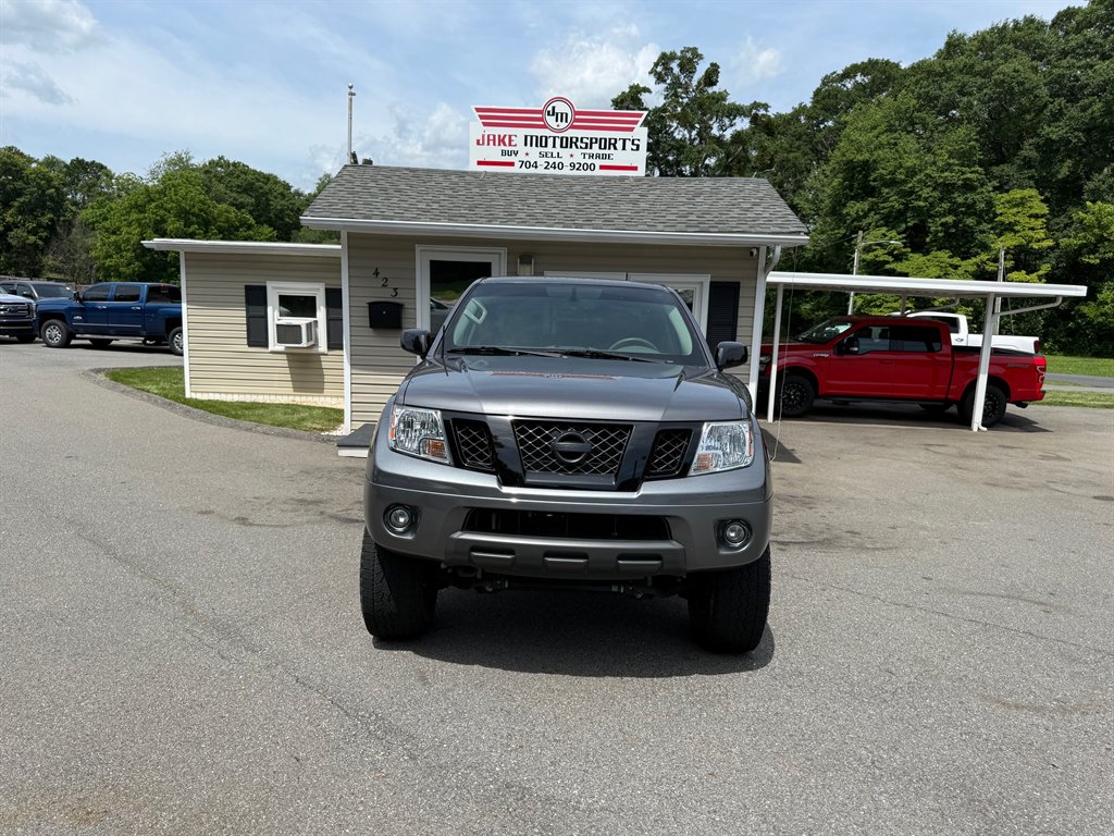 2021 Nissan Frontier SV Midnight photo