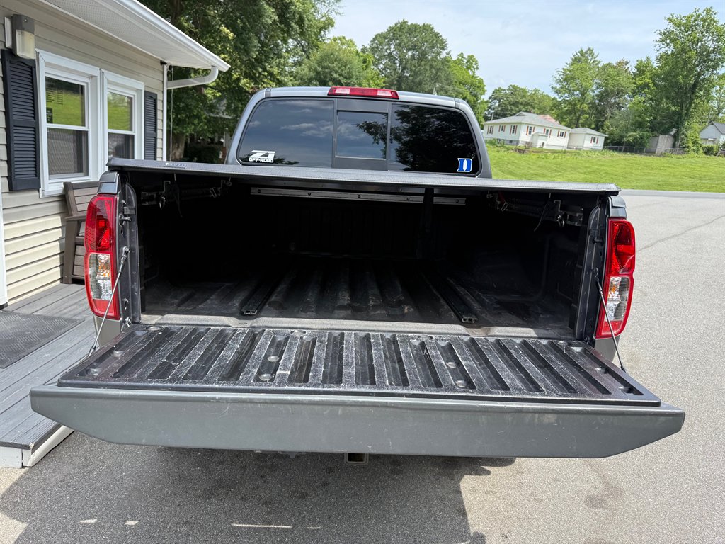2021 Nissan Frontier SV Midnight photo
