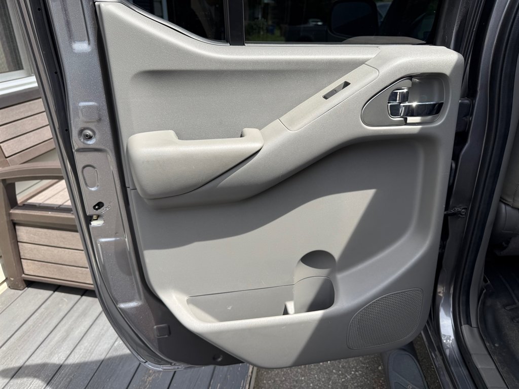 2021 Nissan Frontier SV Midnight photo