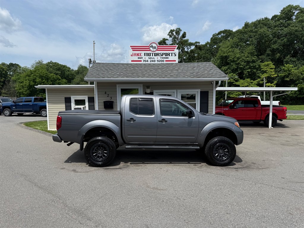 2021 Nissan Frontier SV Midnight photo