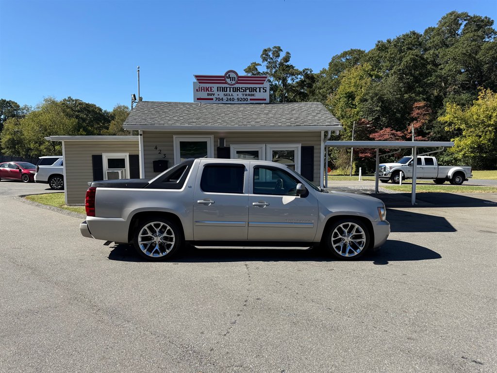 2008 Chevrolet Avalanche - $16,800