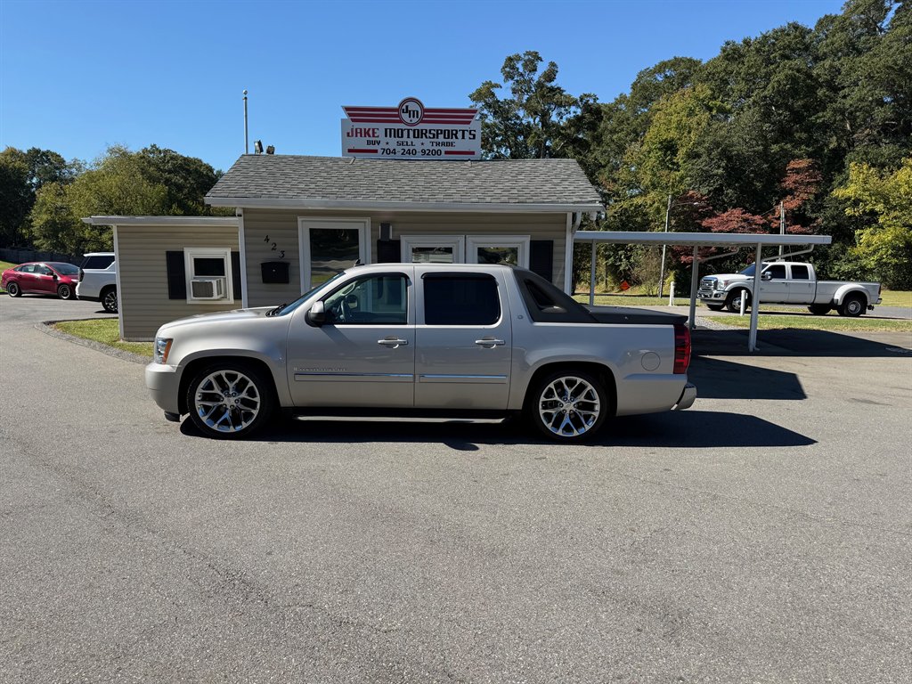 2008 Chevrolet Avalanche - $16,800