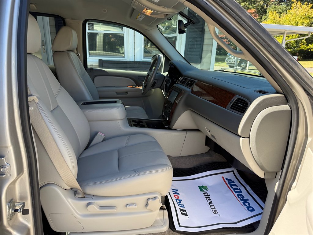 2008 Chevrolet Avalanche - $16,800
