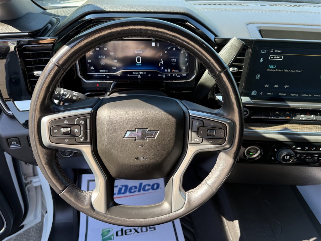 2022 Chevrolet Silverado - $32,800