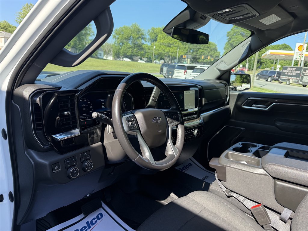 2022 Chevrolet Silverado - $32,800