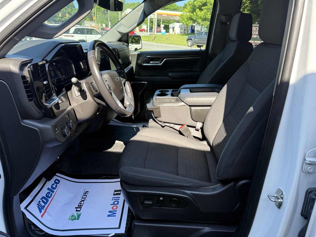 2022 Chevrolet Silverado - $32,800