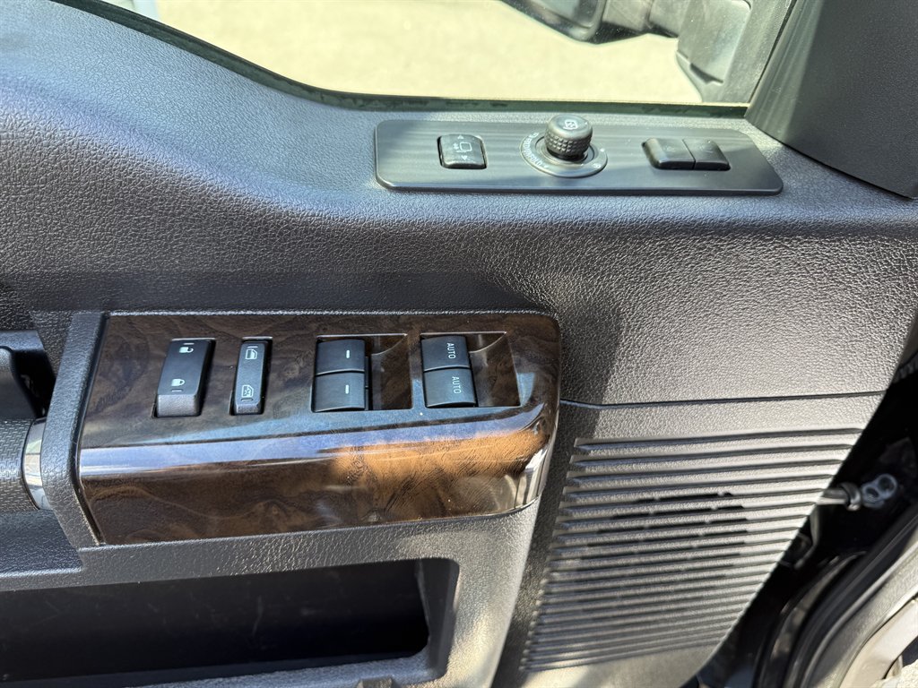 2015 Ford F350 - $35,800