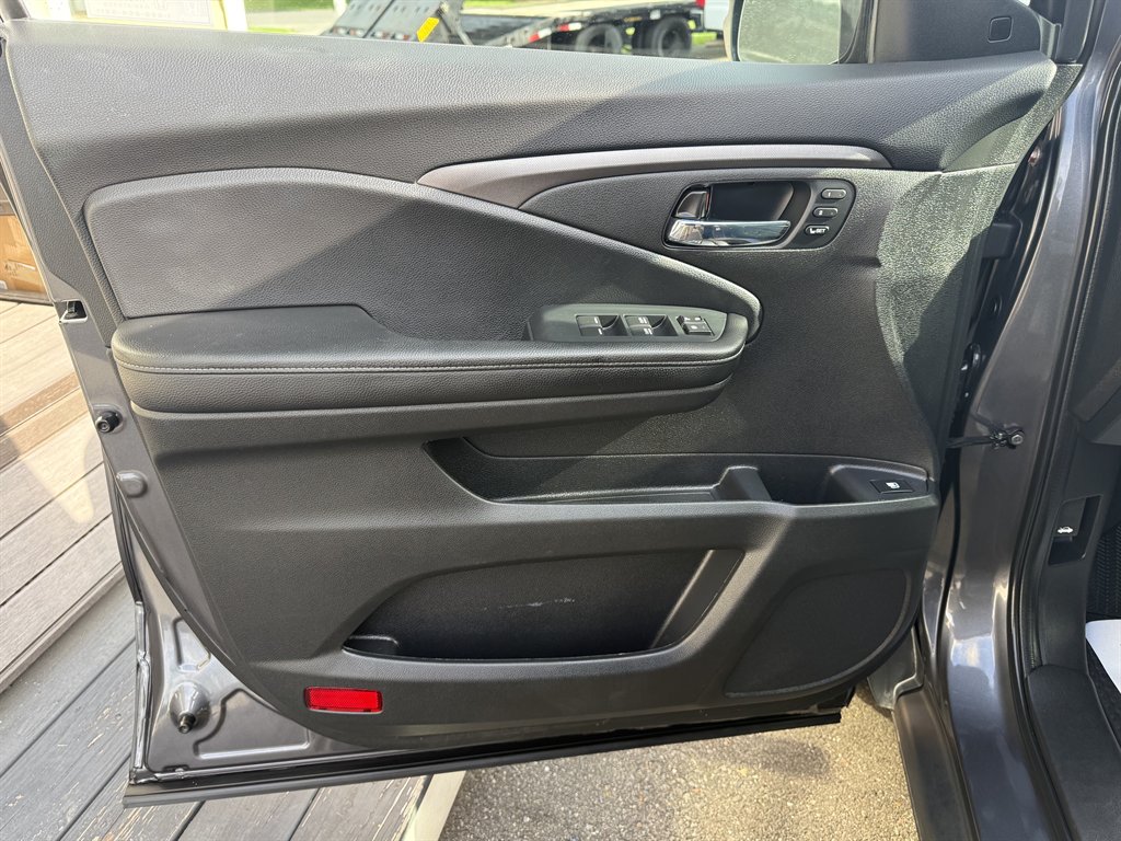 2023 Honda Ridgeline - $32,500