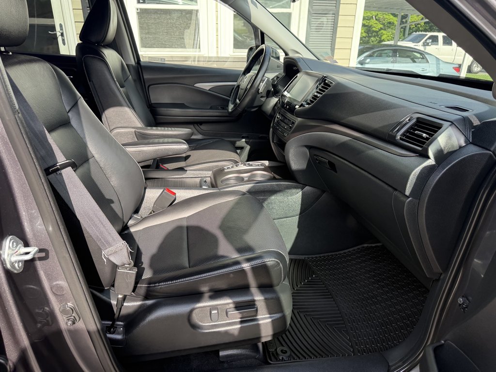 2023 Honda Ridgeline - $32,500