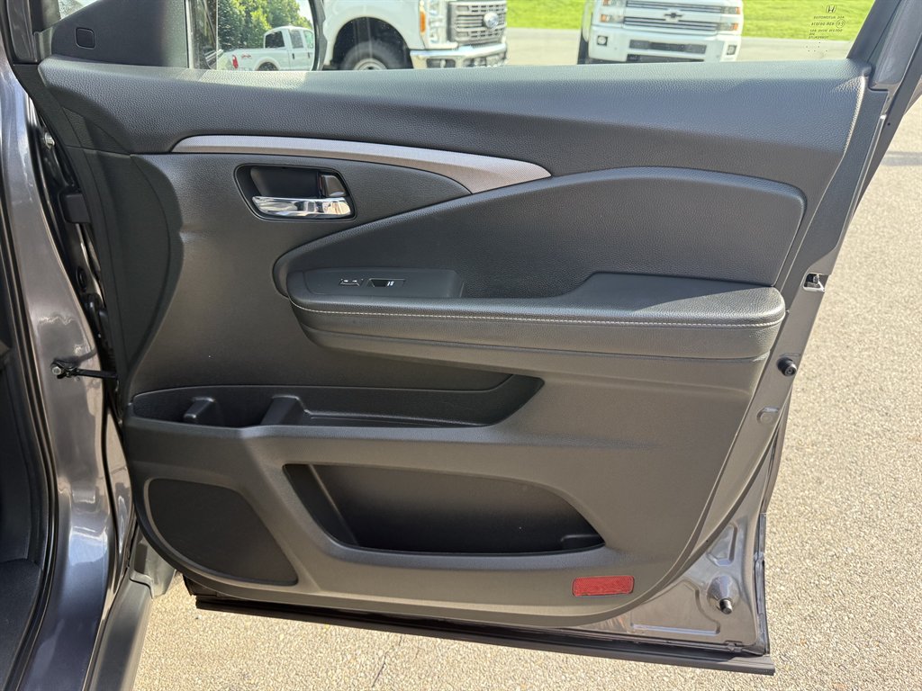 2023 Honda Ridgeline - $32,500