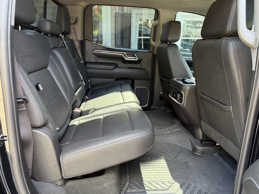 2023 Chevrolet Silverado - $42,800