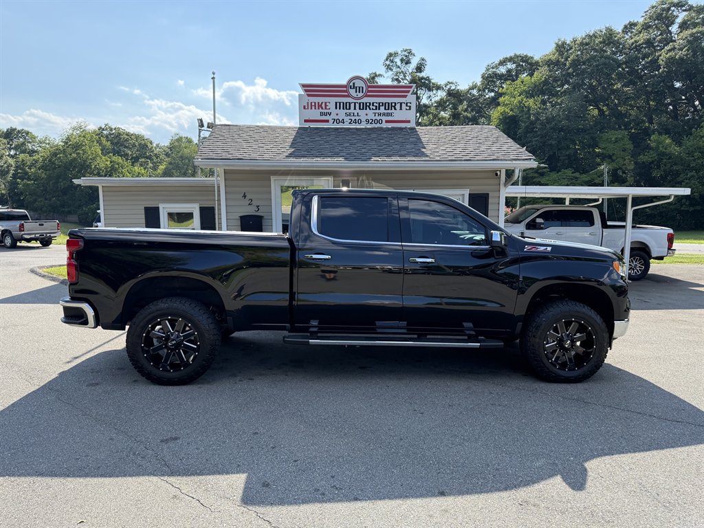 2023 Chevrolet Silverado - $42,800