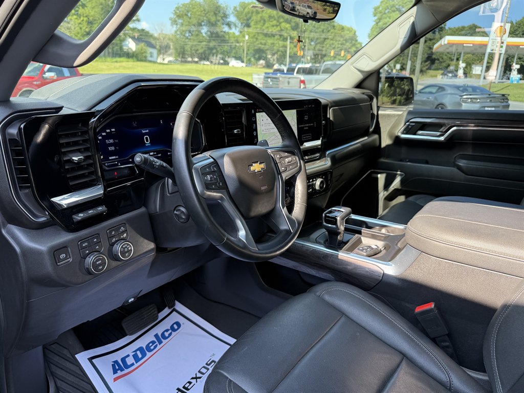 2023 Chevrolet Silverado - $42,800