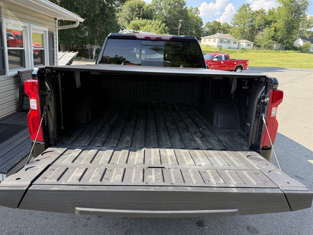 2023 Chevrolet Silverado - $42,800