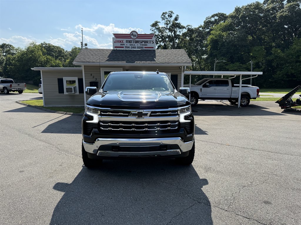 2023 Chevrolet Silverado - $42,800